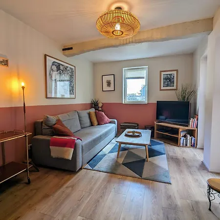 Artist - Center - Bathtub - Terrasse - Full דירה *